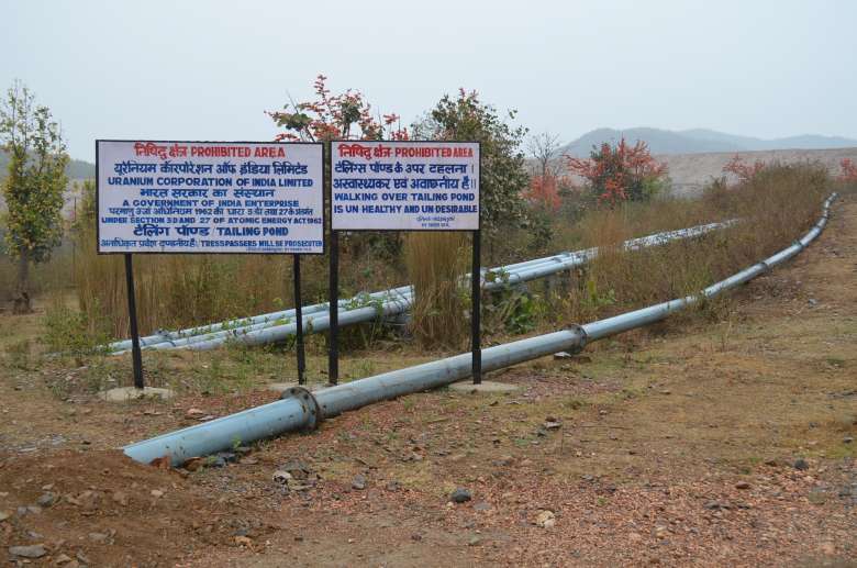 The corporation’s scientists dispute that the ponds are toxic or even harmful. But the wording they chose for signage reflects this belief, stating that walking over the tailings is ‘unhealthy and undesirable’. Several reports link these sites to congenital conditions and many deaths. (Photo:Ashish Birulee)