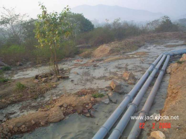 In February 2008, a tailing pipe burst, causing thick, grey sludge to snake into homes in Dungridih village, and cover part of a road there as well as carpeting the front yards of many houses. Five months afterwards, record rains caused one of the tailing ponds to overflow into Talsa village. A UCIL spokesman told local reporters: ‘The radioactive waste flowing through the village is harmless, as incessant rains have diluted the intensity of radioactivity of the waste.’ (Photo: Shriprakash)