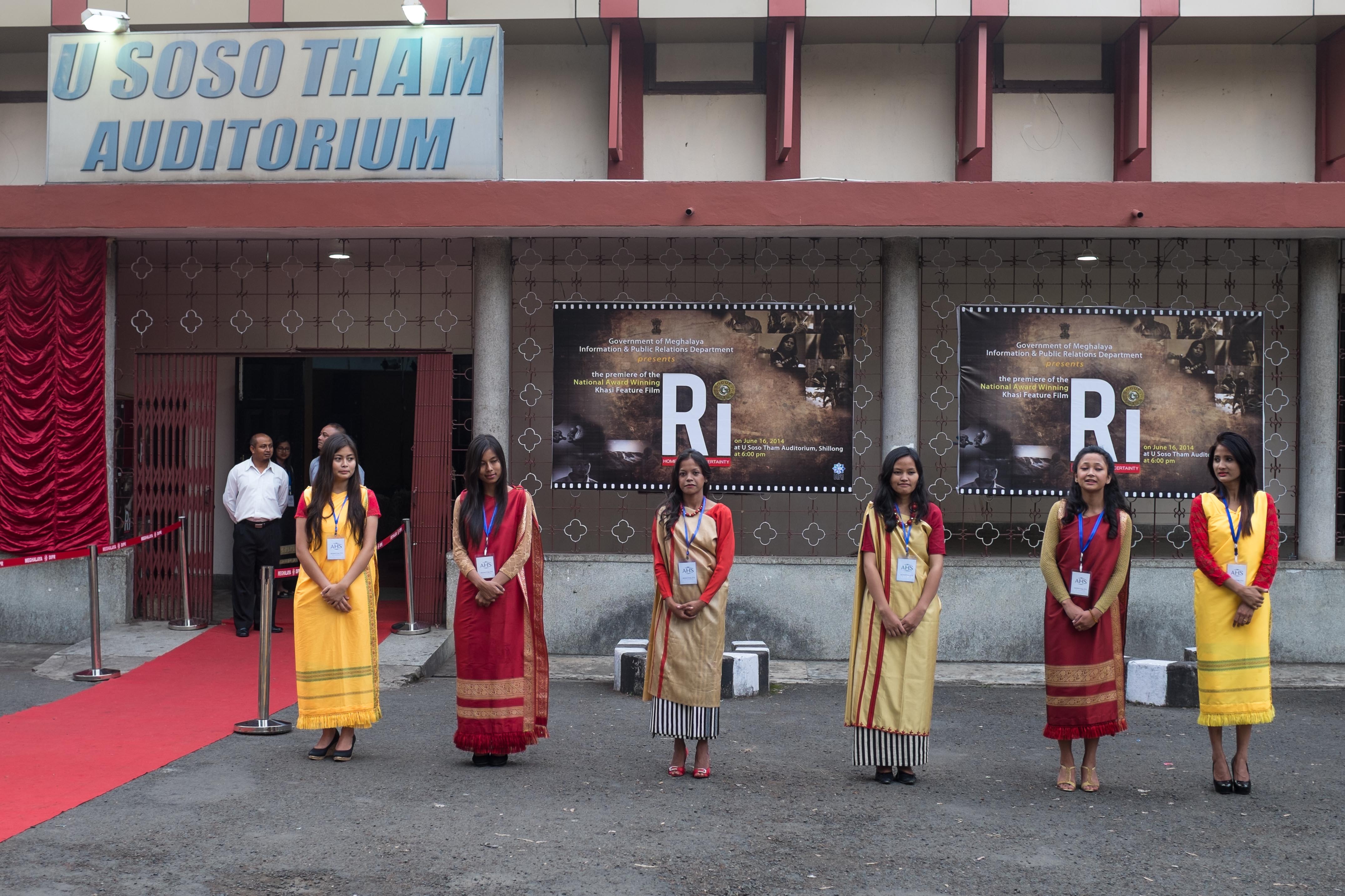 Waiting for the political/bureaucratic dignitaries at the Premier Show of Ri in Shillong, supported by Govt. of Meghalaya
