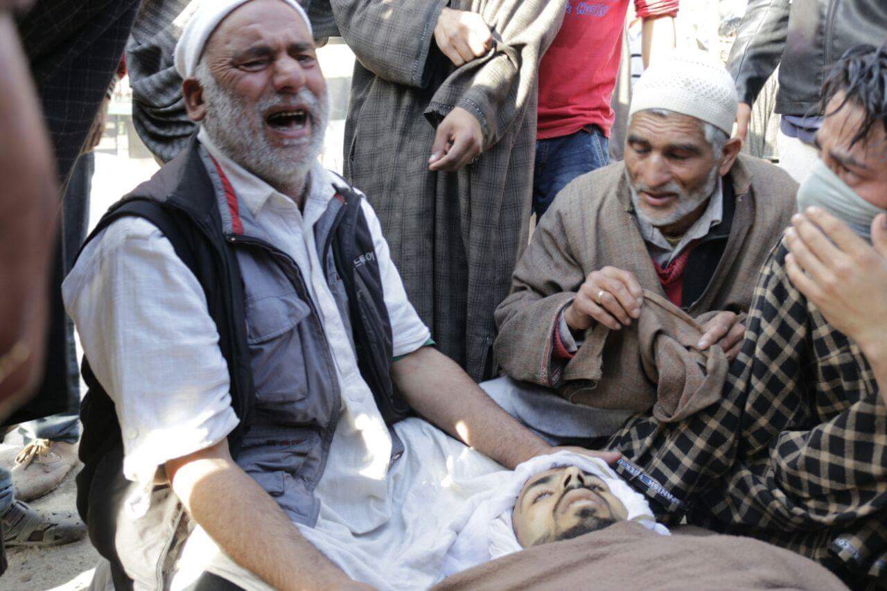 Nayeem's relatives wailing over his dead body via Facebook