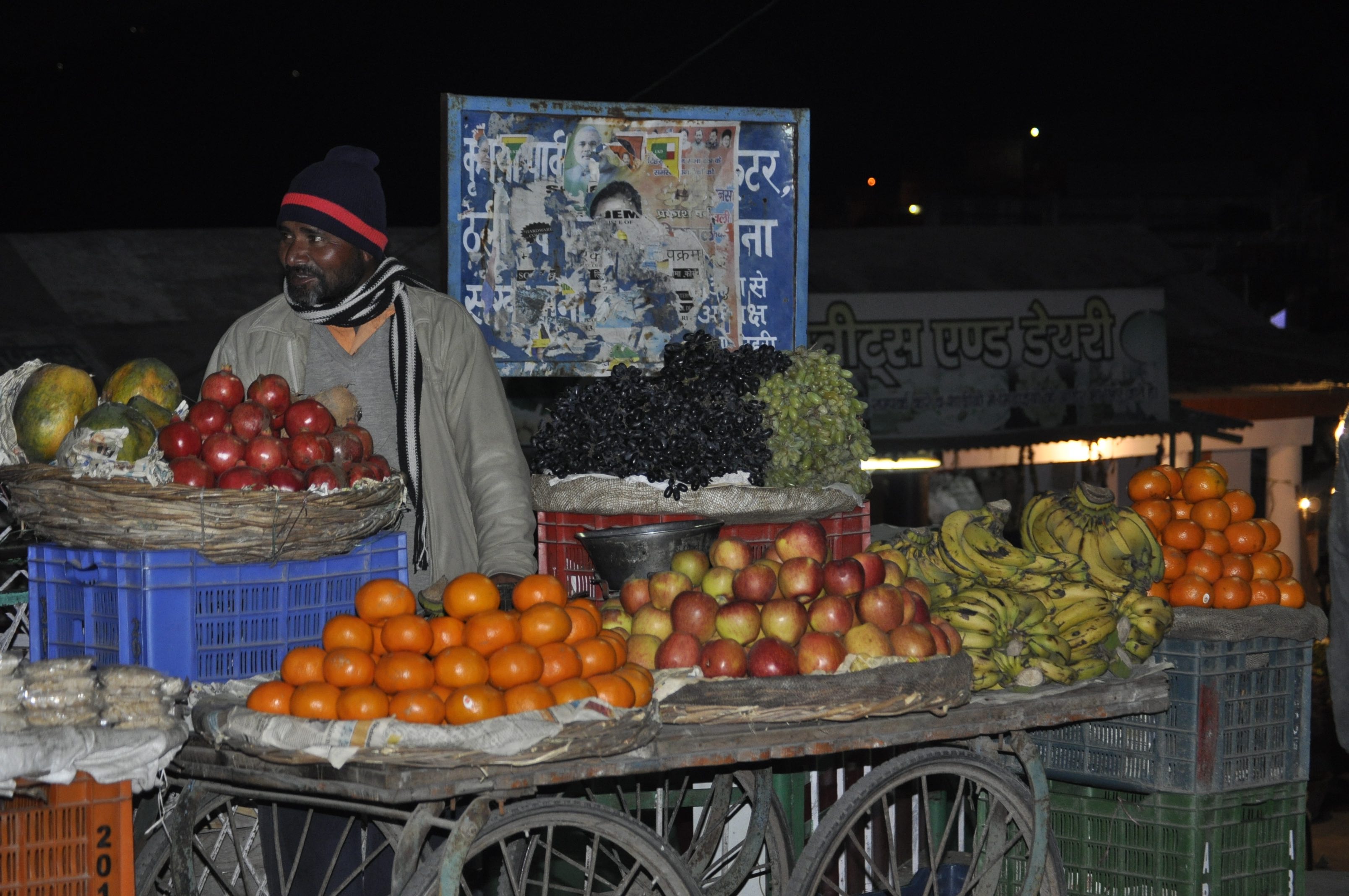 Fruit vendor at Bauradi -- Near New Tehri